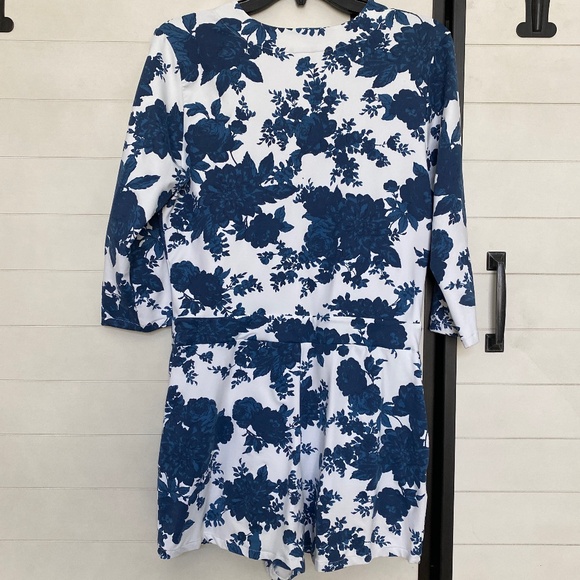 Mahi Gold Riptide Romper in Flowers for Evelyn Monomoy Medium - Picture 3 of 5